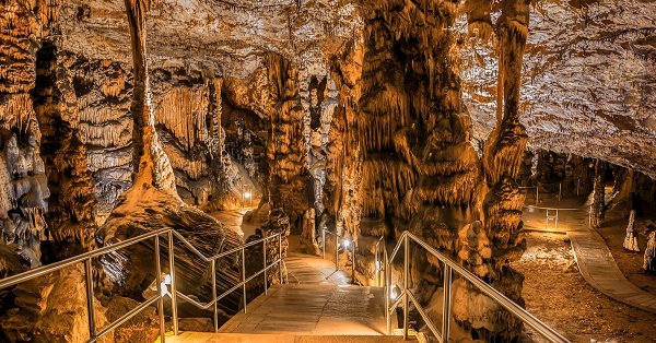 Buszos utazás 1 főnek az Aggteleki-cseppkőbarlanghoz