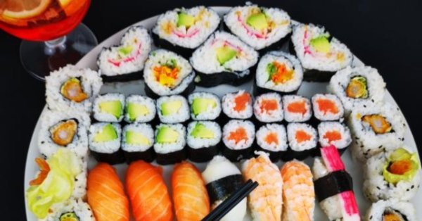 Japán ízkavalkád: 48 db-os sushi válogatás a Sushi Gardenben